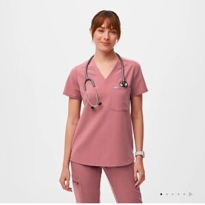 FIGS Scrubs: Catarina One Pocket Top (Mauve, S)